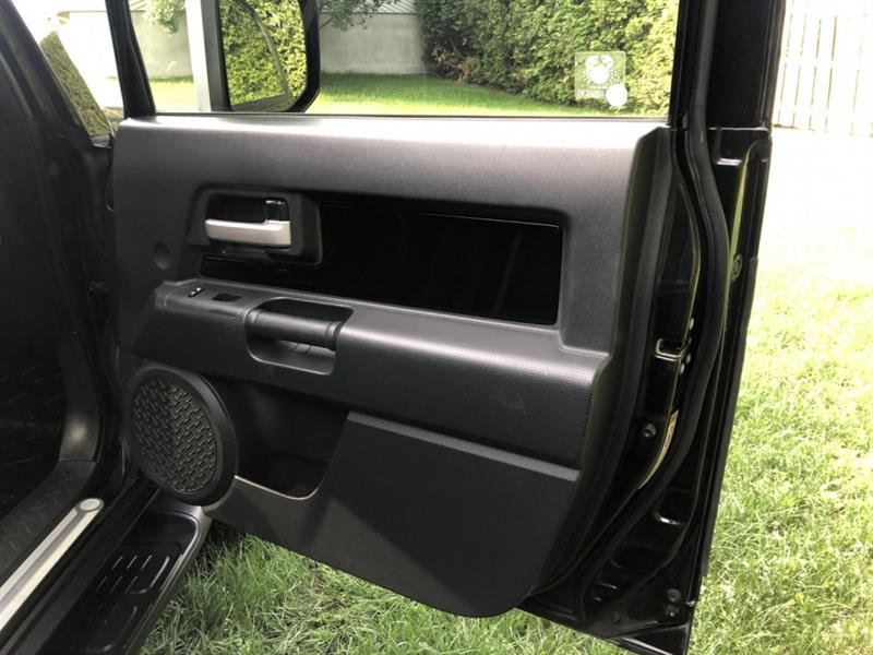 toyota FJ Cruiser 2012 - 38