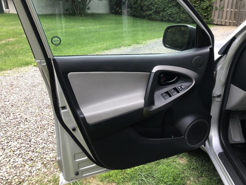 toyota RAV4 2012 - 28