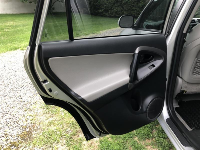 toyota RAV4 2012 - 30