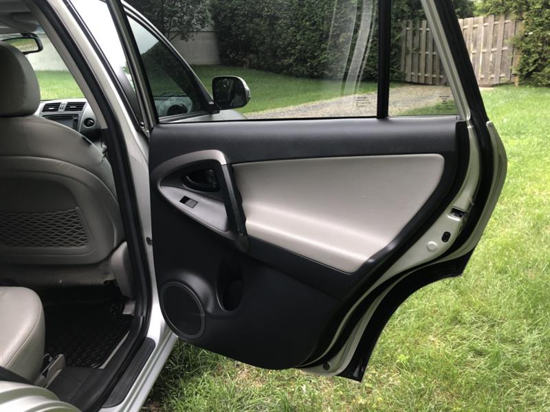 toyota RAV4 2012 - 33