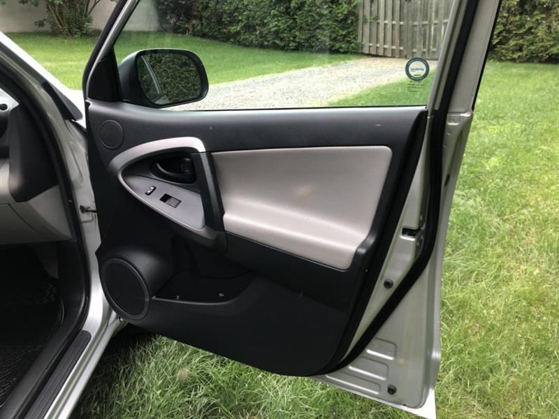 toyota RAV4 2012 - 35