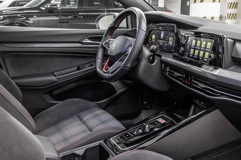 volkswagen Golf GTI 2023 - 32