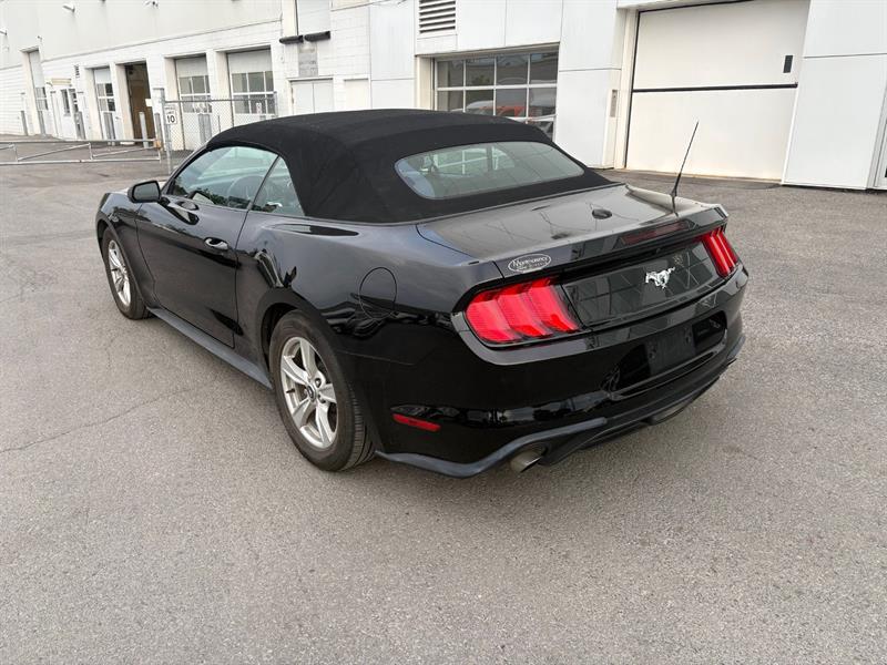 ford Mustang Convertible 2022 - 11