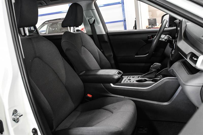 2023 Toyota Highlander - Image 16