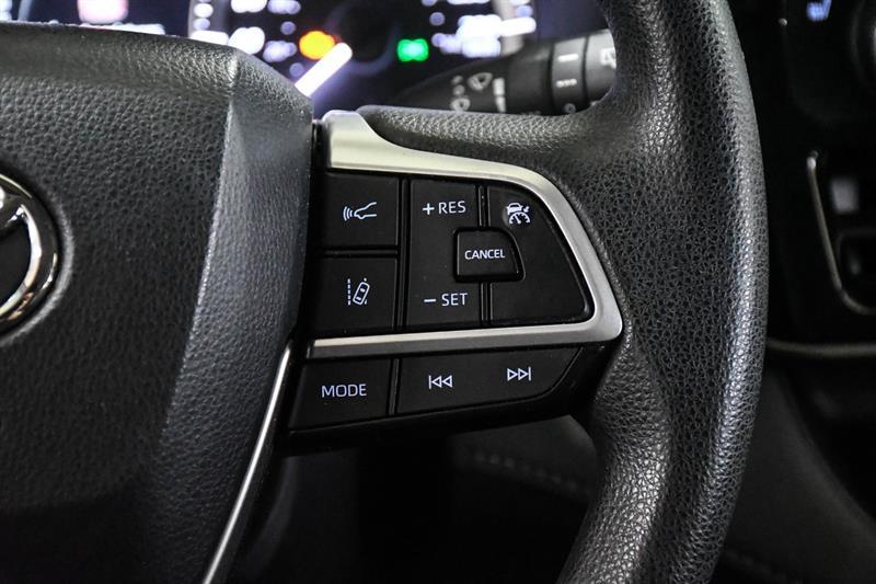 2023 Toyota Highlander - Image 28