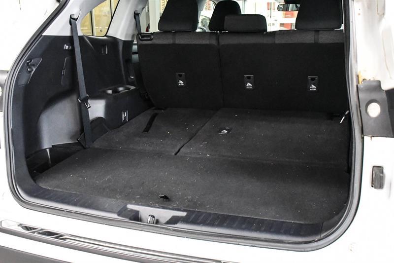 2023 Toyota Highlander - Image 37
