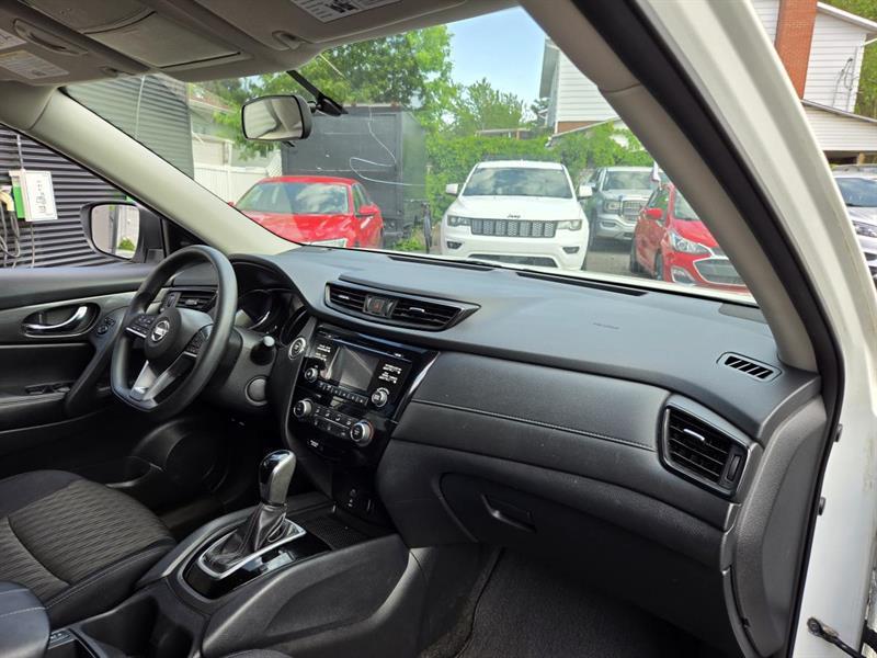 2017 Nissan Rogue - Image 10