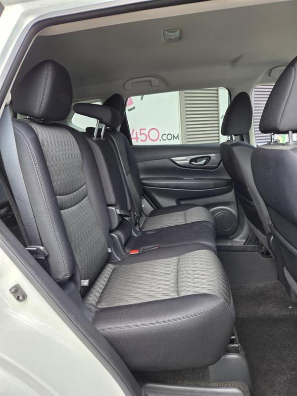 2017 Nissan Rogue - Image 12