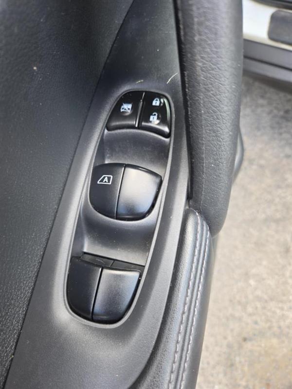 2017 Nissan Rogue - Image 17