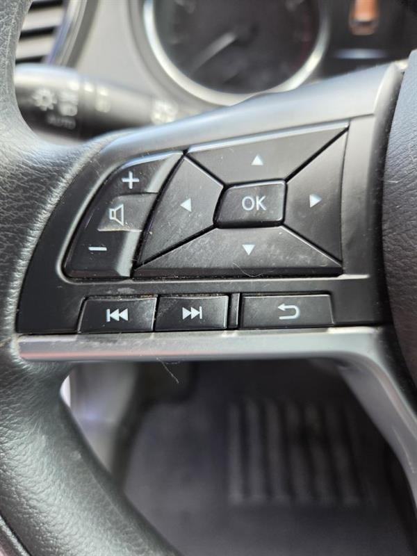 2017 Nissan Rogue - Image 18