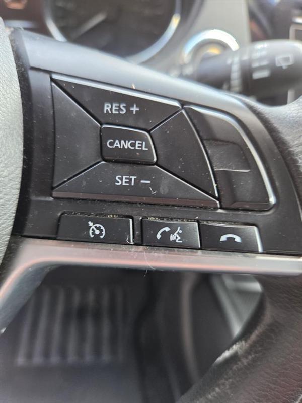 2017 Nissan Rogue - Image 19