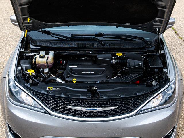 chrysler Pacifica 2017 - 9