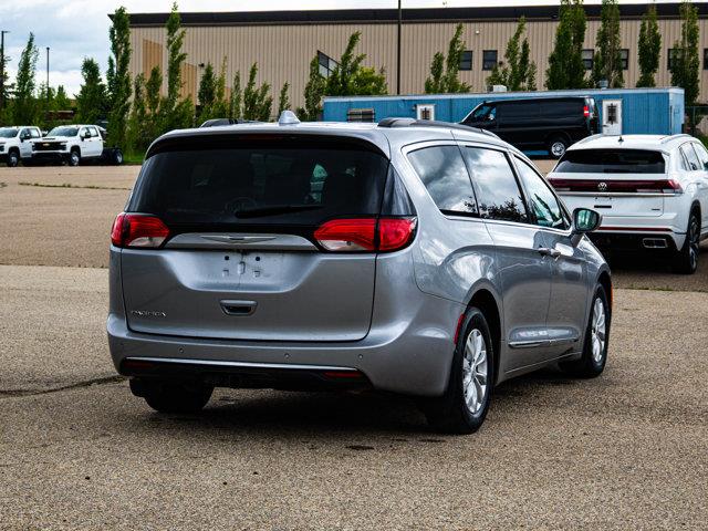 chrysler Pacifica 2017 - 13