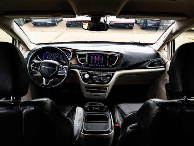 chrysler Pacifica 2017 - 30