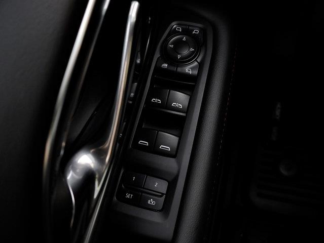 chevrolet Suburban 2022 - 18
