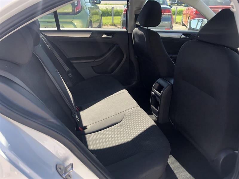 volkswagen Jetta 2017 - 12