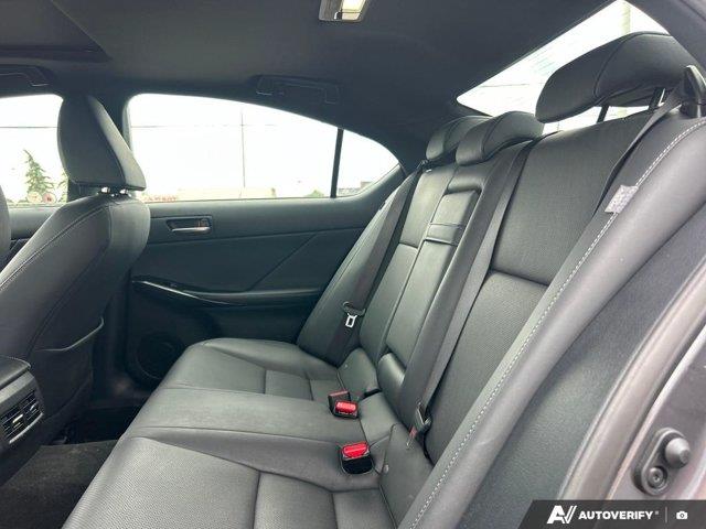 lexus IS 2024 - 26
