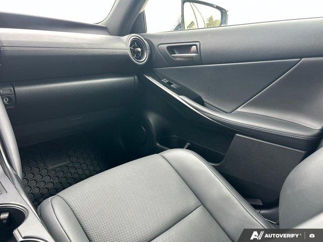lexus IS 2024 - 28