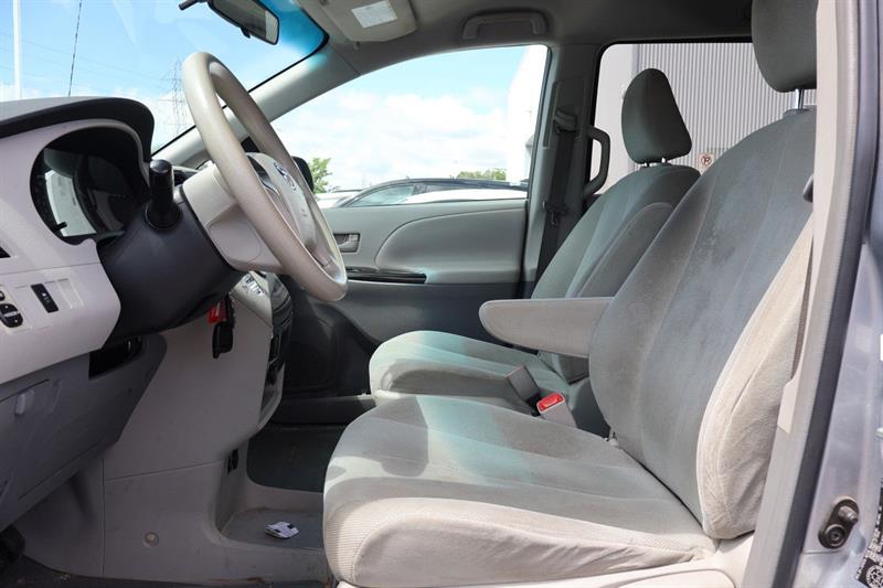 toyota Sienna 2011 - 8