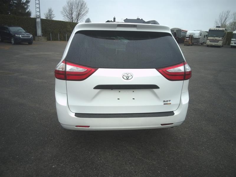 toyota Sienna 2017 - 4