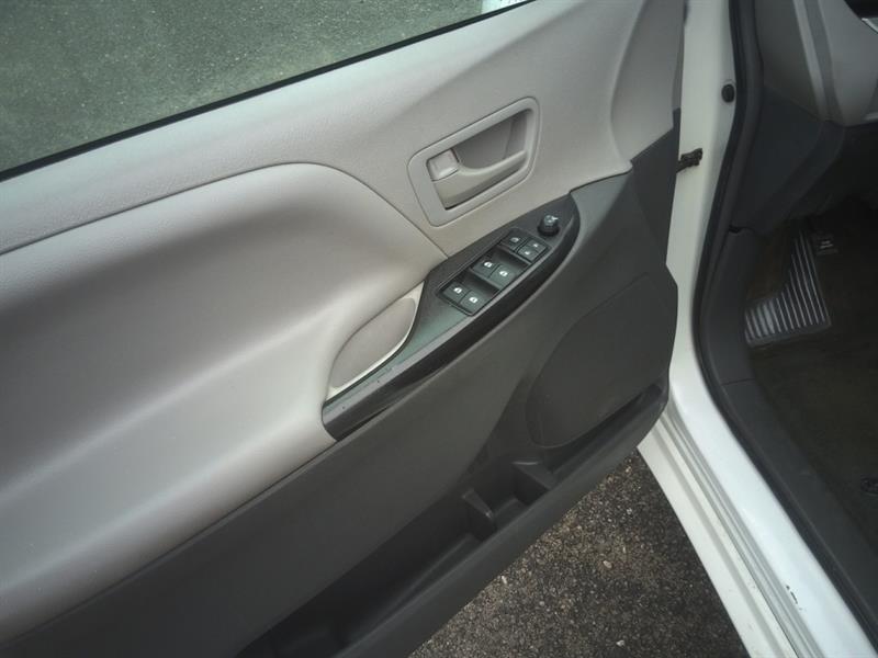 toyota Sienna 2017 - 9