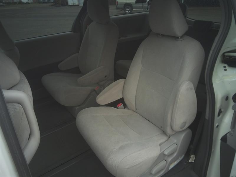 toyota Sienna 2017 - 11