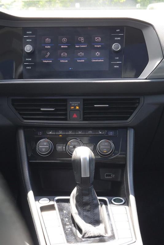 volkswagen Jetta 2020 - 16