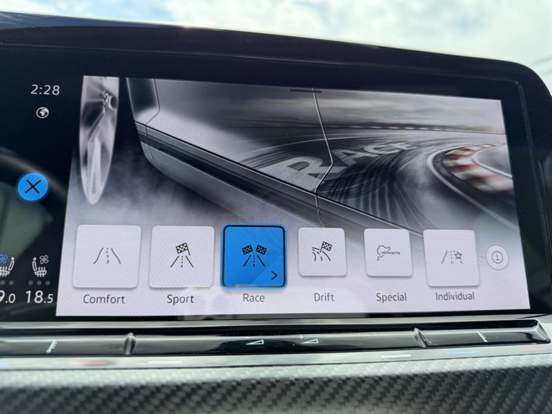 volkswagen Golf R 2023 - 36