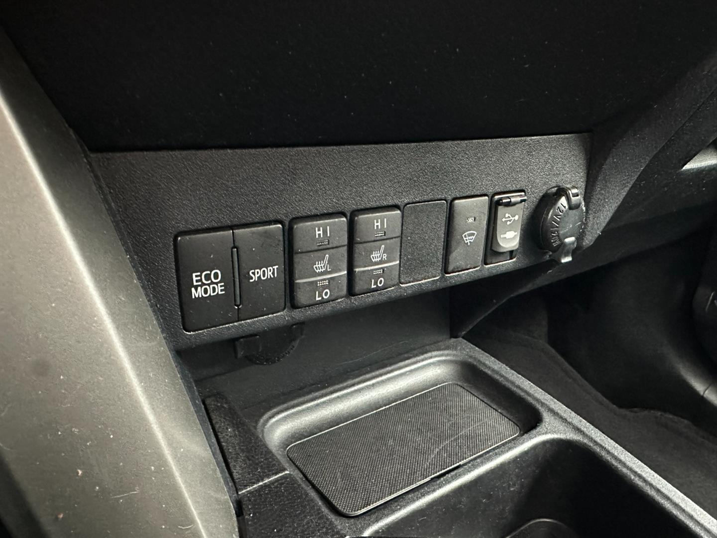 toyota RAV4 2017 - 11