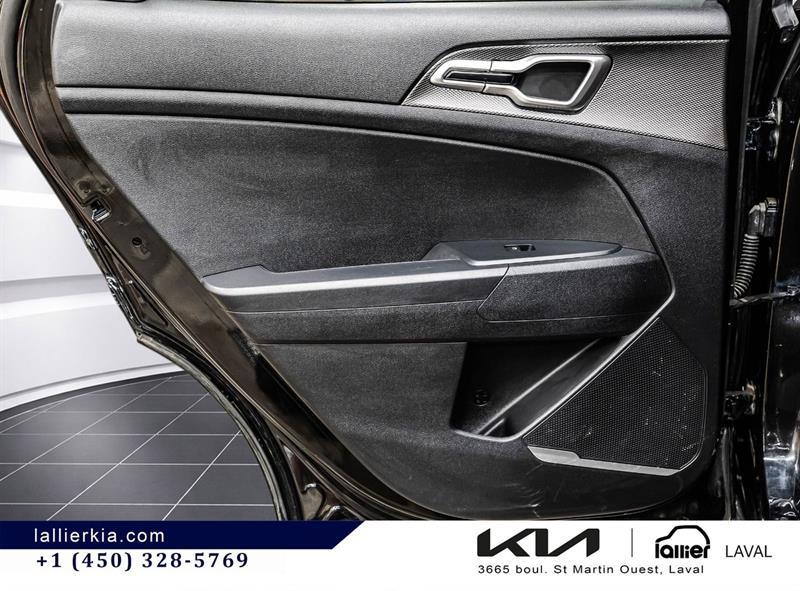 2025 Kia Sportage - Image 12