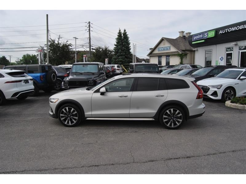 2022 Volvo V60 - Image 2
