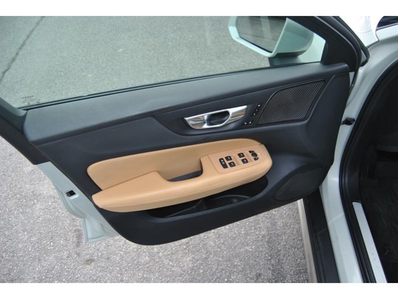 2022 Volvo V60 - Image 12