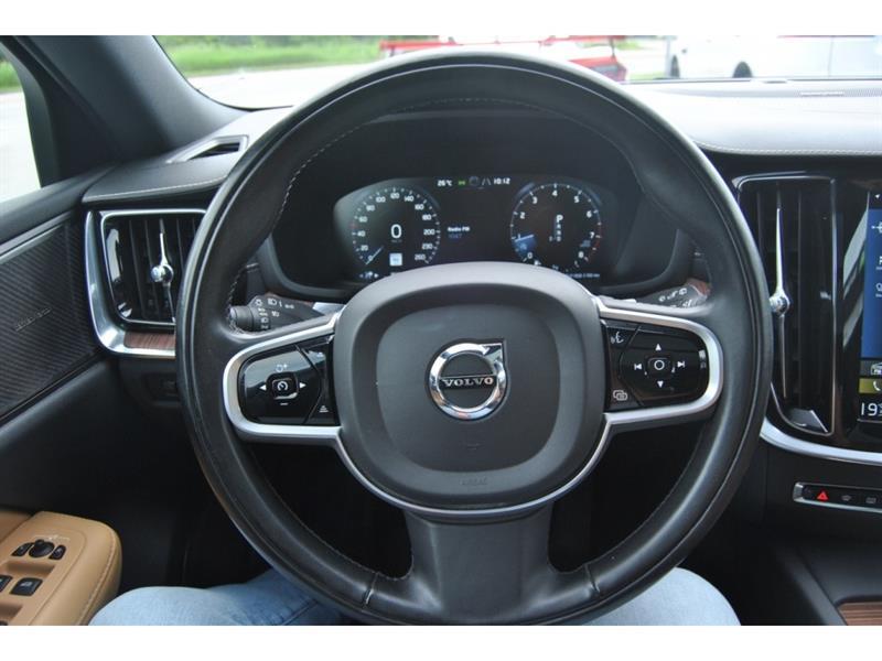 2022 Volvo V60 - Image 14