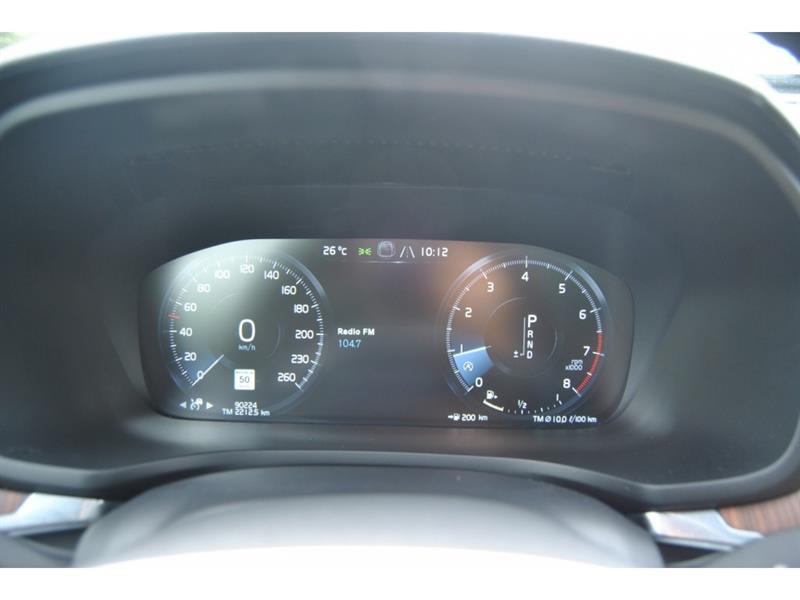 2022 Volvo V60 - Image 15