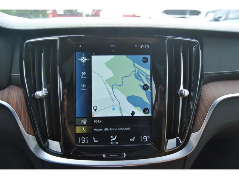 2022 Volvo V60 - Image 17