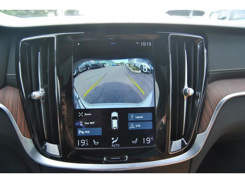 2022 Volvo V60 - Image 19