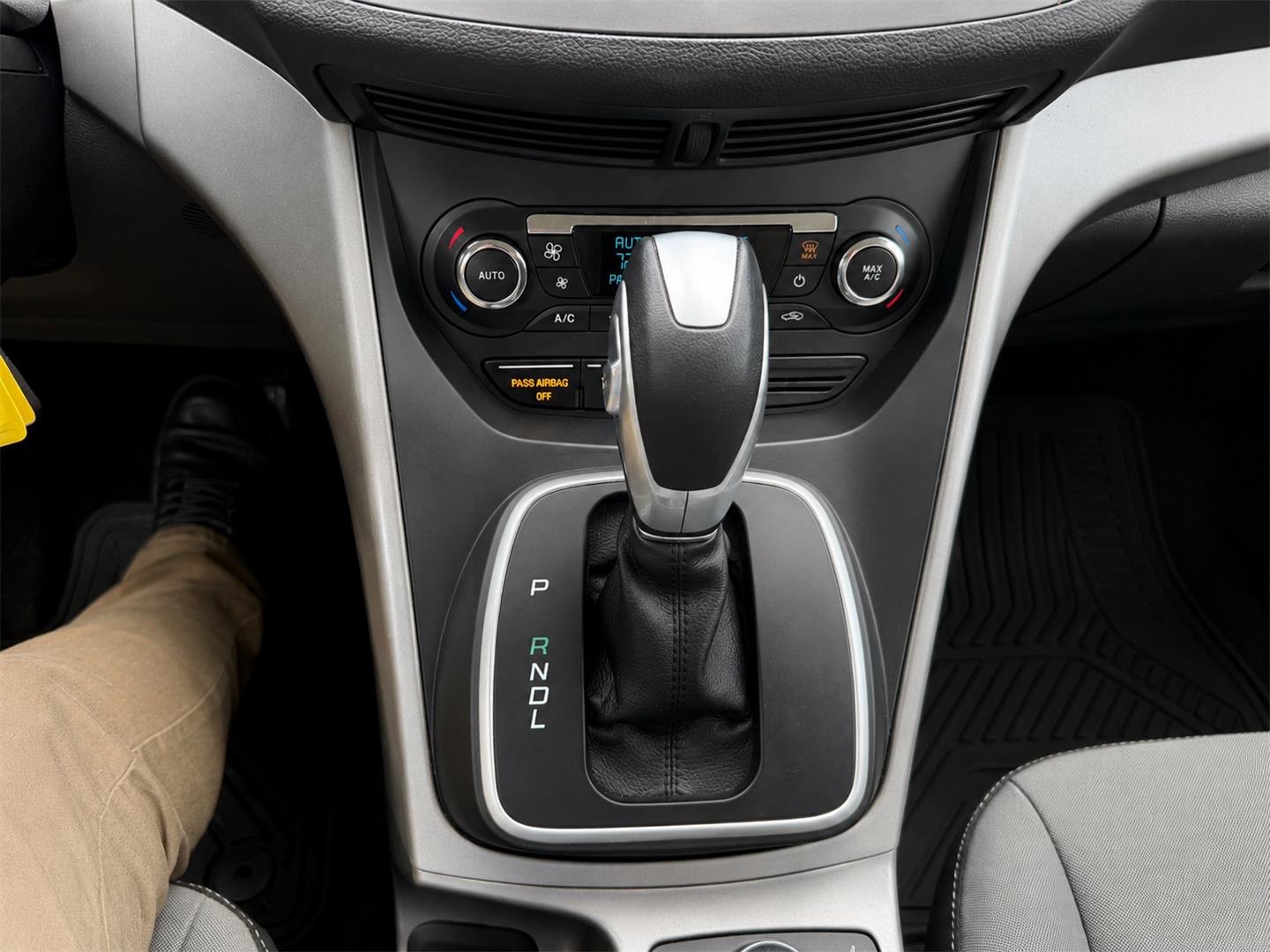ford C-Max Hybrid 2015 - 19