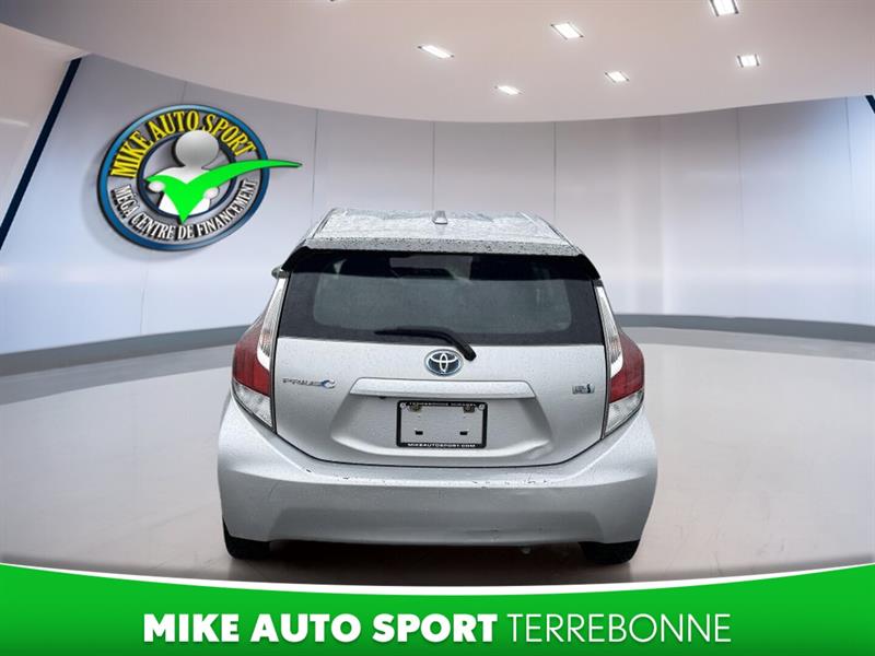 toyota Prius c 2017 - 4