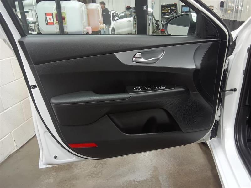 kia Forte 2022 - 18