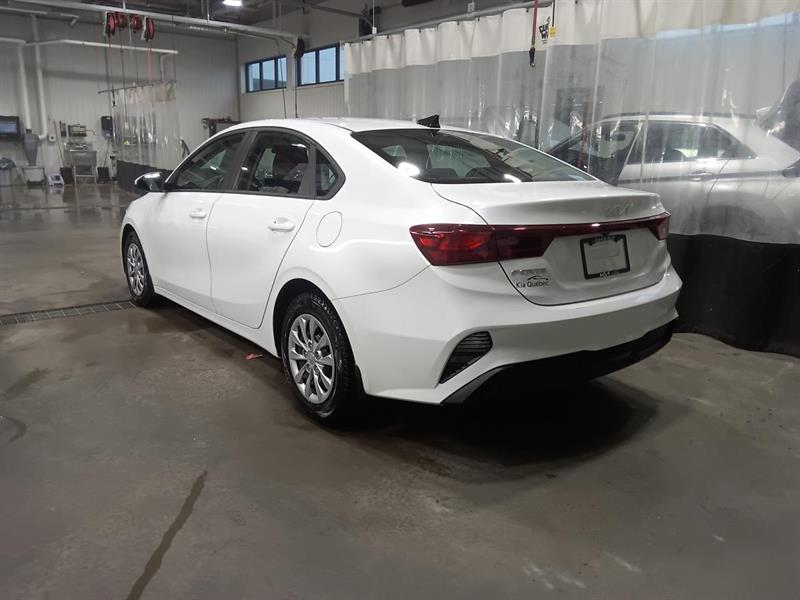 kia Forte 2022 - 28