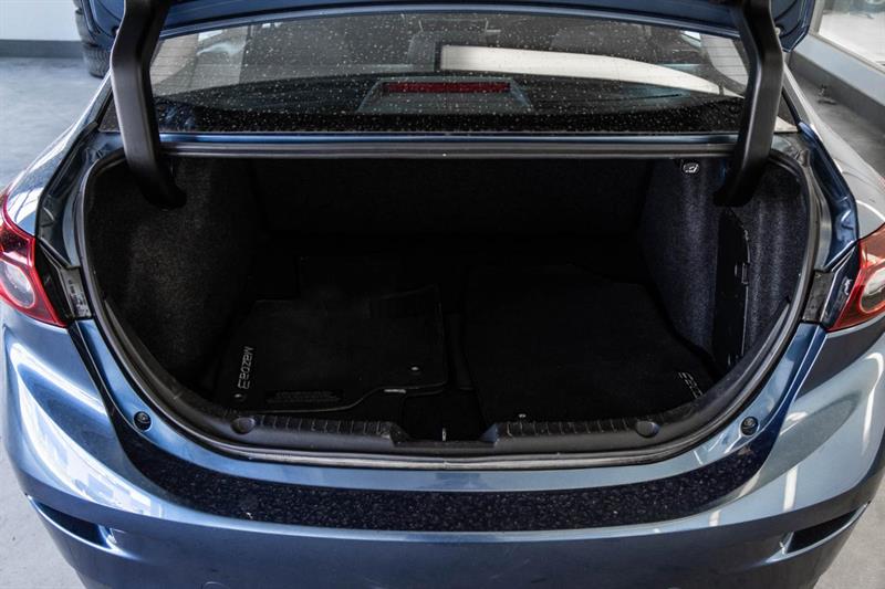 mazda Mazda3 2018 - 9