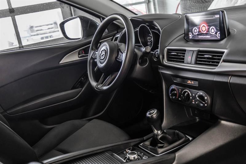 mazda Mazda3 2018 - 30