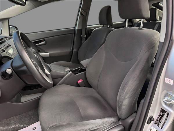 toyota Prius 2011 - 13