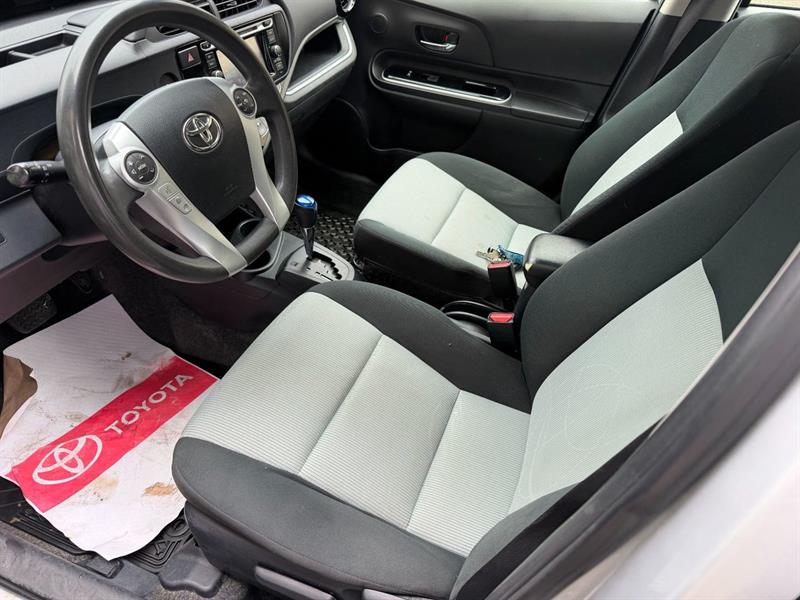 toyota Prius c 2017 - 7