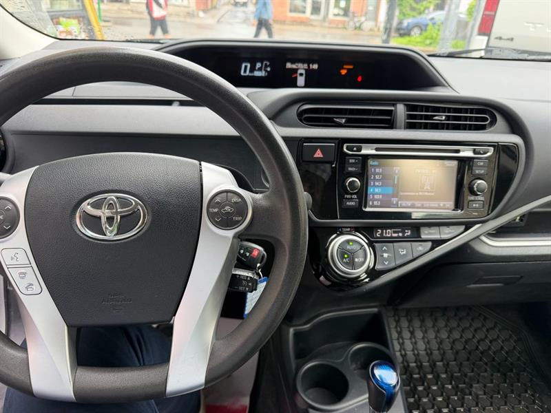 toyota Prius c 2017 - 8