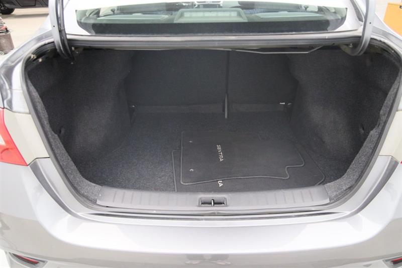 nissan Sentra 2019 - 16
