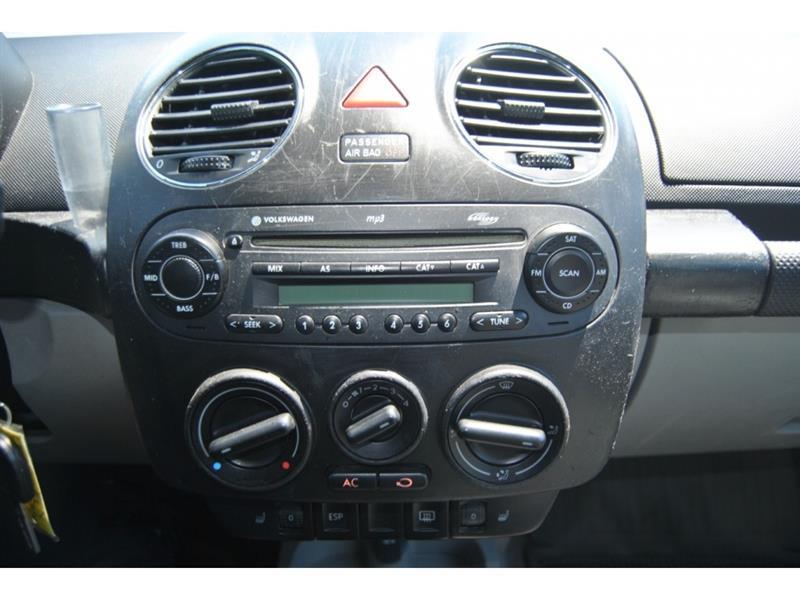 2007 Volkswagen Beetle - Image 24