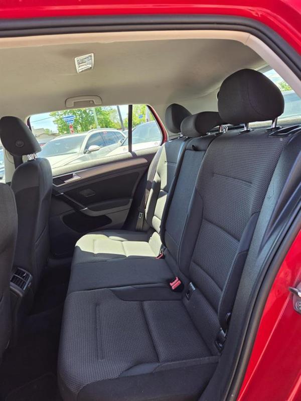 2017 Volkswagen Golf - Image 13