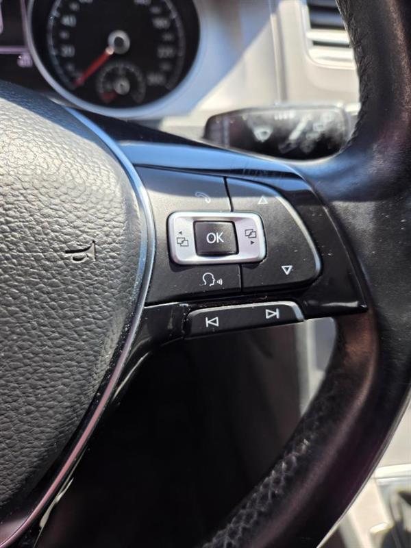 2017 Volkswagen Golf - Image 19