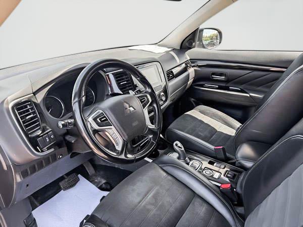 mitsubishi Outlander rechargeable 2018 - 16